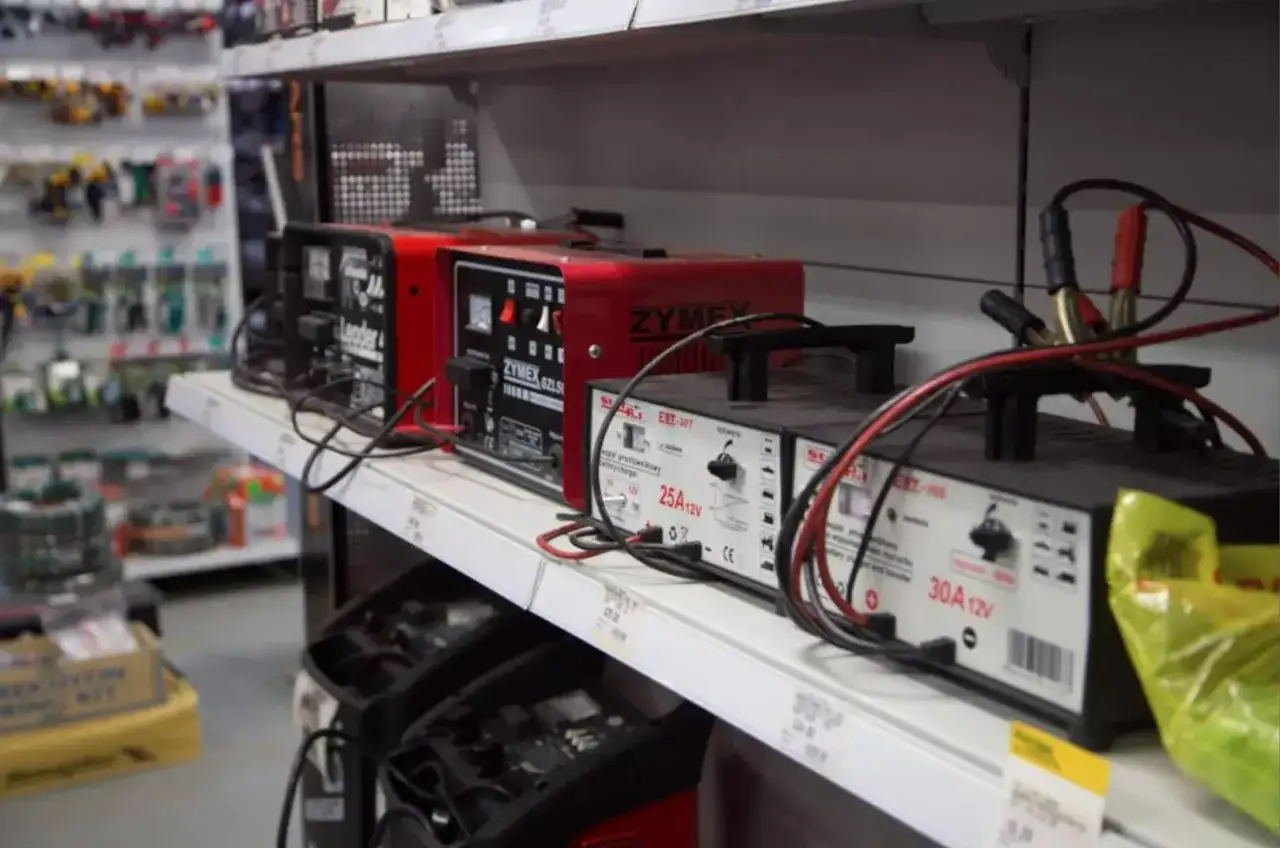 Jaki prostownik do ciągnika C 360? Sprawdź, co musisz wiedzieć