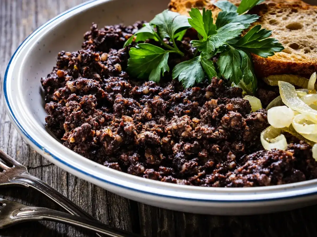 Kaszanka: Składniki, przepis i sekrety smaku. Czy jest zdrowa?