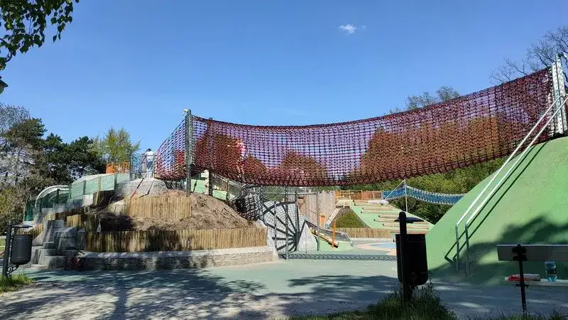 Najlepsze miejsca na spacer z dzieckiem w Warszawie, które zachwycą każdą rodzinę