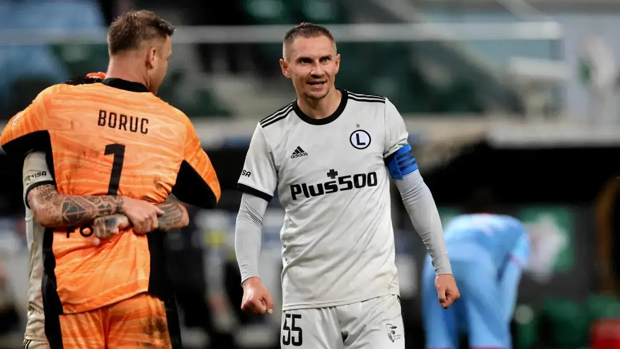 Zarobki piłkarzy Legii Warszawa - Jak wypadają na tle Ekstraklasy?