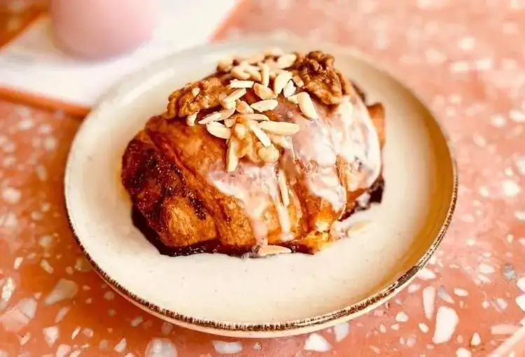 Ile kcal ma rogal? Zaskakujące wartości kaloryczne różnych rodzajów