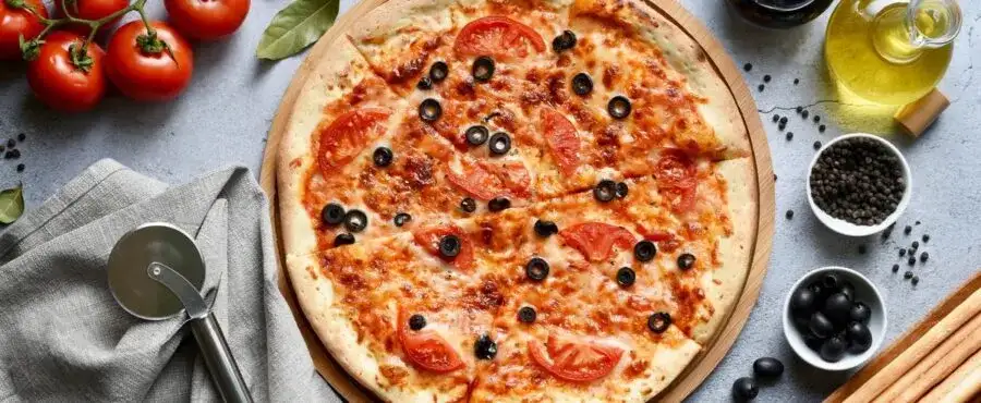 Szybka pizza bez drożdży - łatwy przepis na smaczny posiłek