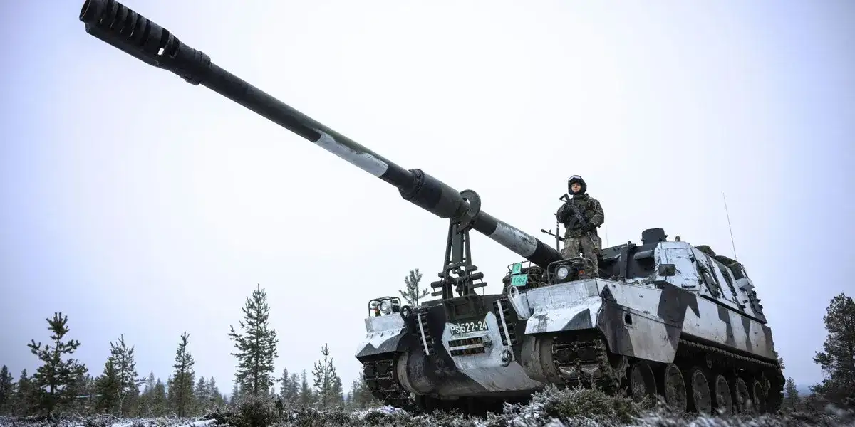 Żołnierz obsługujący działo: Ciężka służba artylerzysty. Wymagania i obowiązki