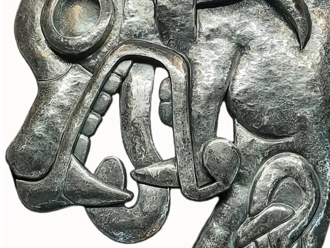 Rzeźba z metalu: przewodnik po technikach, materiałach i wyborze dzieła