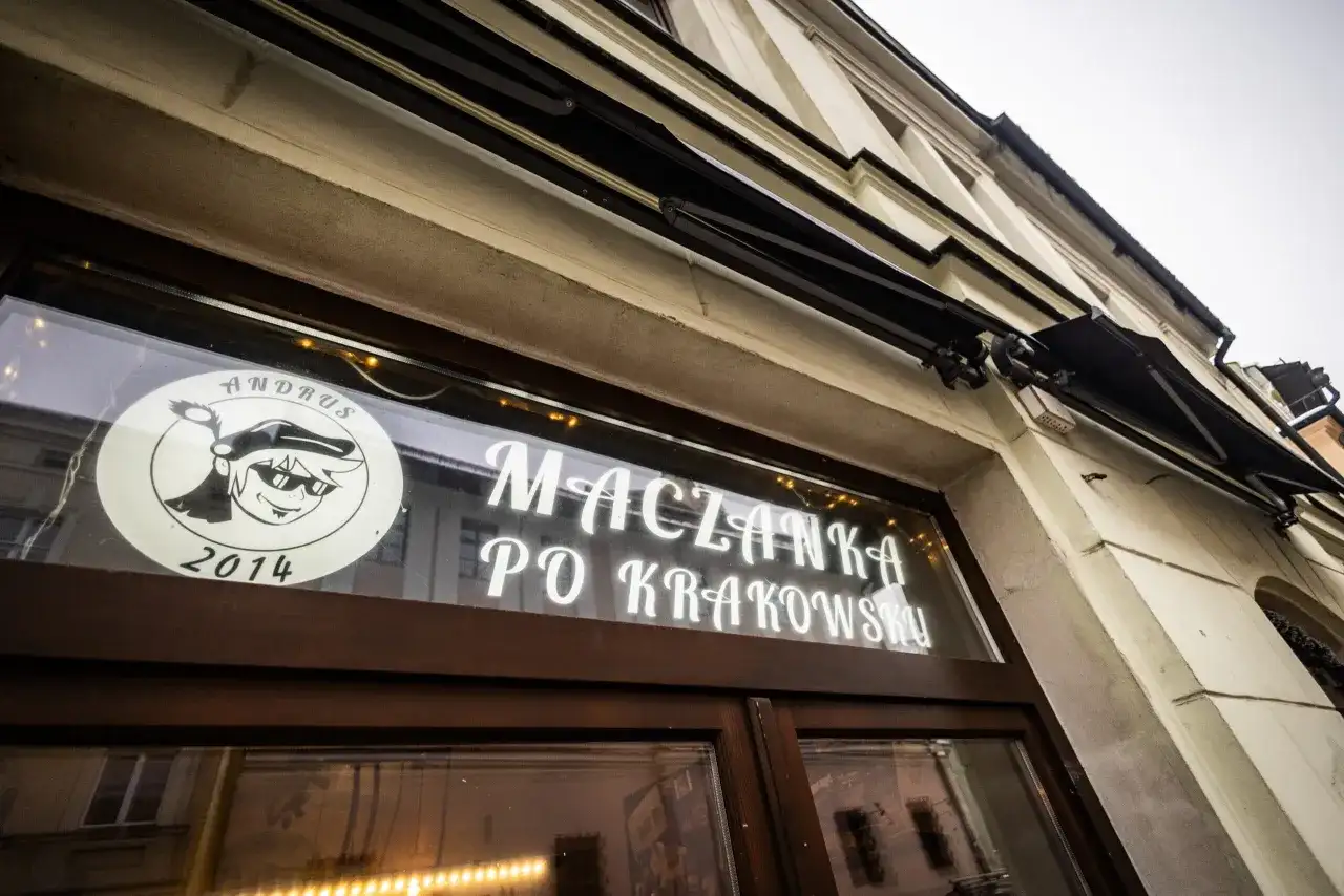 Gdzie zjeść maczankę po krakowsku? Najlepsze miejsca w Krakowie
