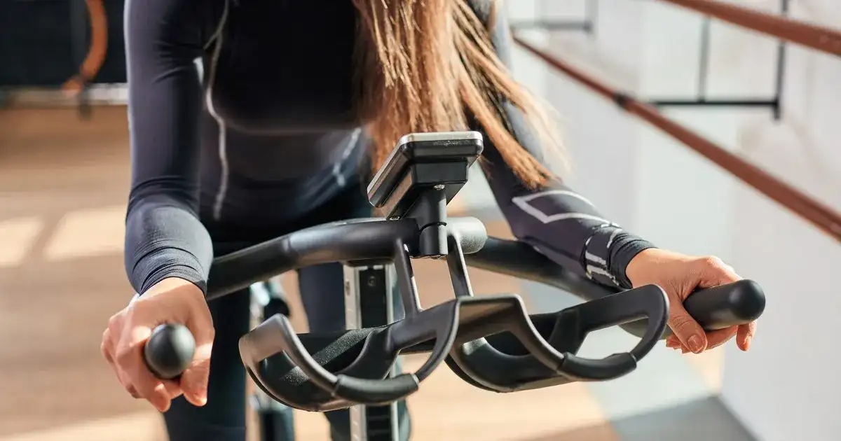 Rower stacjonarny: Jak ćwiczyć dla efektów i odchudzania?