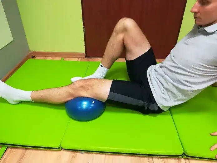 Ćwiczenia z uszkodzoną łąkotką? Bezpieczny powrót do formy!