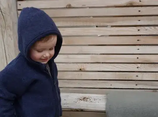 Jak ubrać dziecko w 0 stopni na zimowy spacer: kompletny poradnik mamusi