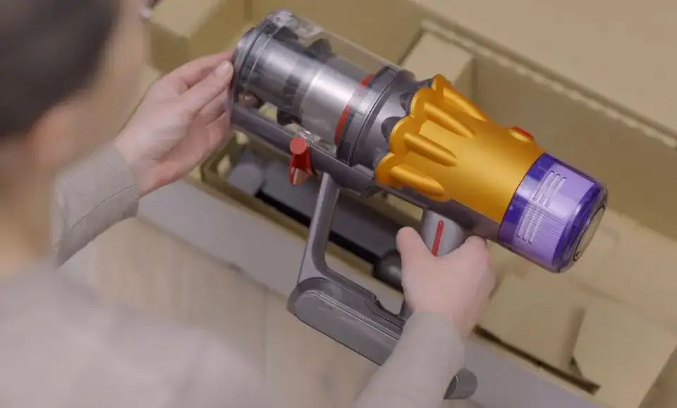 Jak skutecznie czyścić Dyson V12, aby uniknąć problemów z działaniem