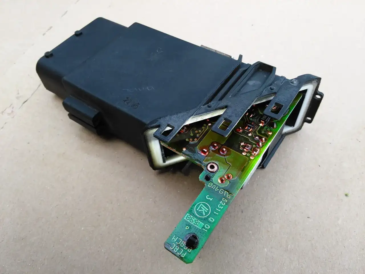 Skoda Octavia: Awaria zamka? Znajdź sterownik i napraw sam!