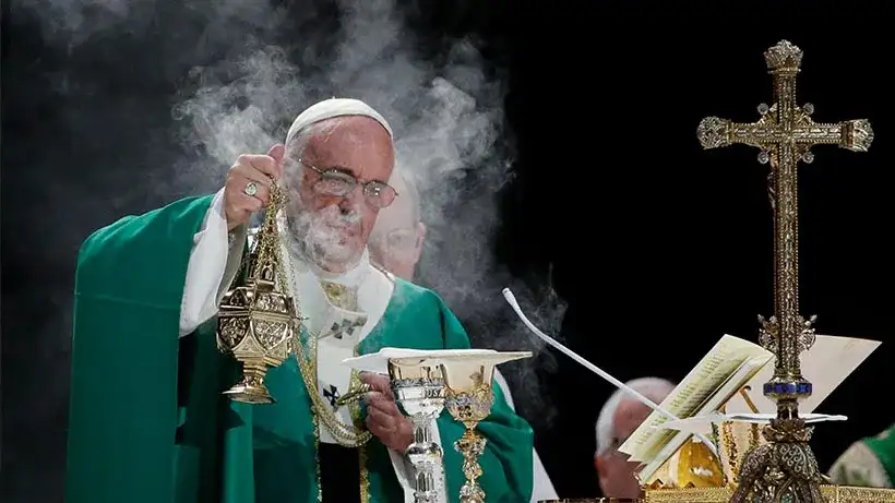 Co to jest aklamacja w kościele i jak wpływa na liturgię?