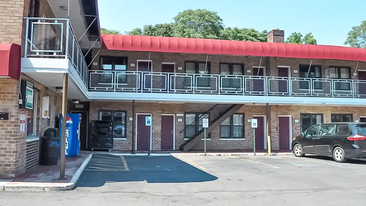 Gdzie szukać tanich noclegów, aby zaoszczędzić na podróży?