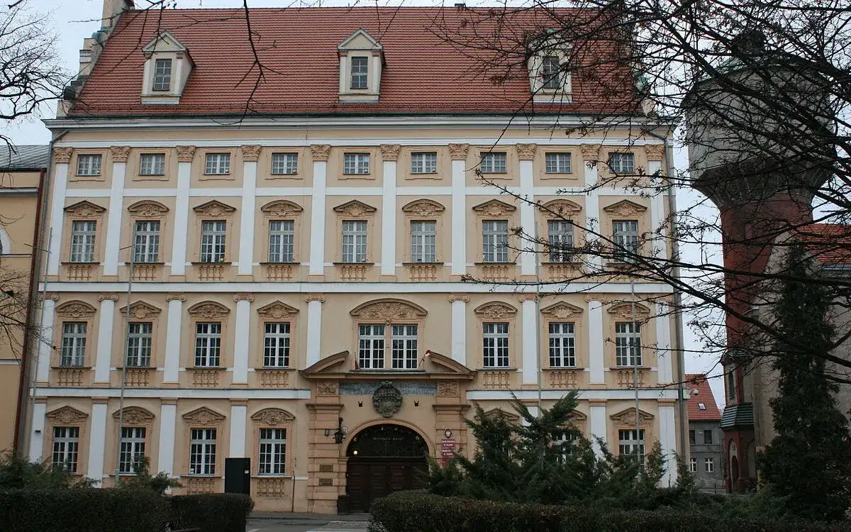 Najlepsze atrakcje w Jelcz-Laskowice, które musisz zobaczyć