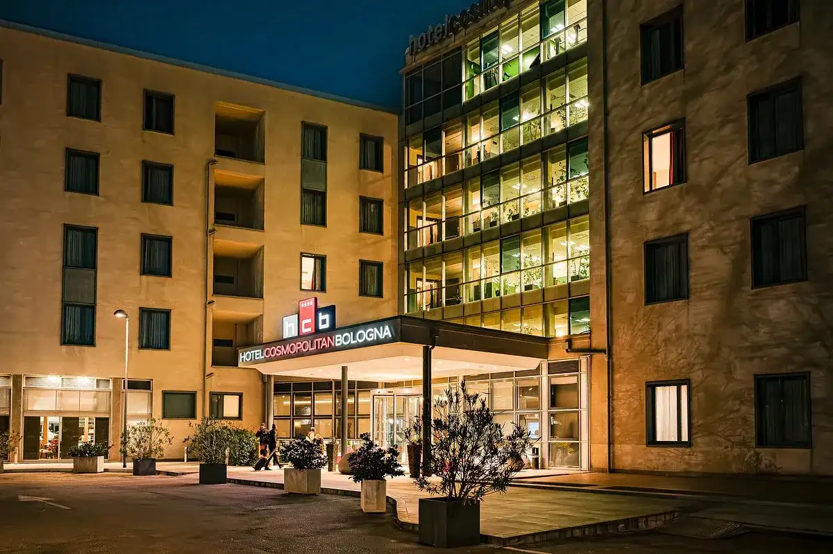 Trova l'Hotel Ideale a Bologna Centro: Parcheggio e ZTL Senza Stress