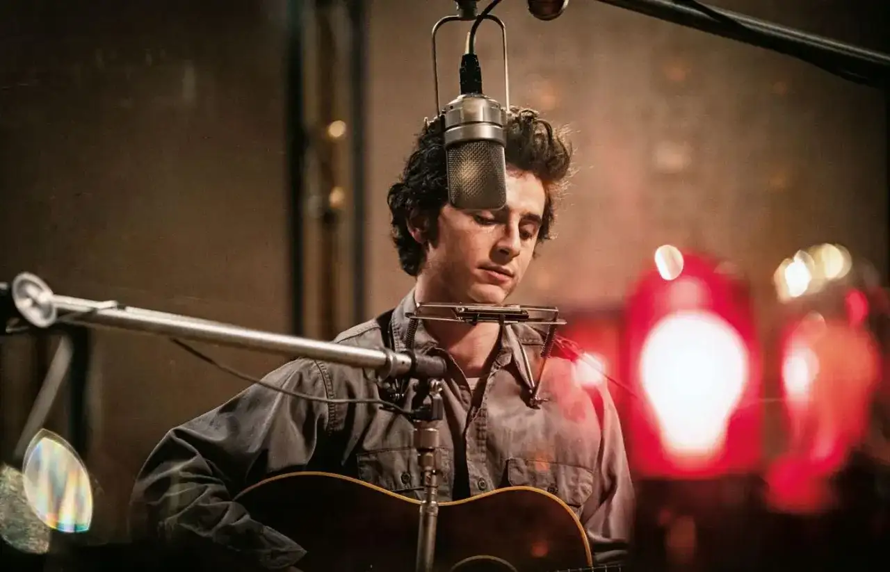 Kto śpiewa w filmie Johnny? Poznaj wykonawców i utwory