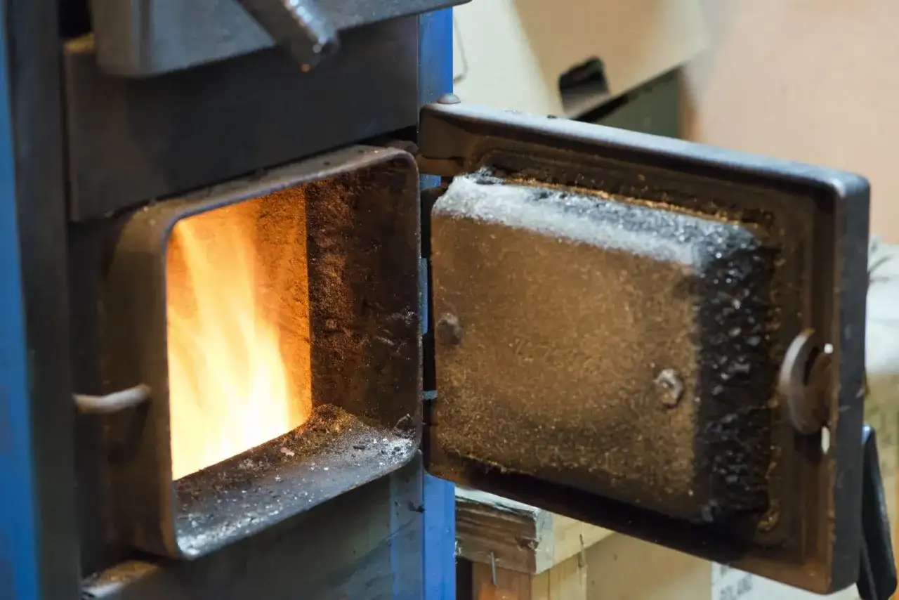 Kocioł z podajnikiem 2024: Klasa 5, Ecodesign i uchwały antysmogowe