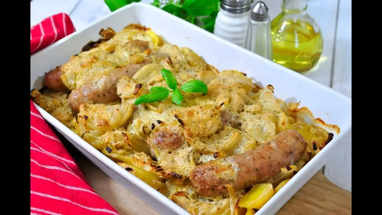 Zapiekanka z białej kiełbasy! Jak przygotować te smakowite danie?