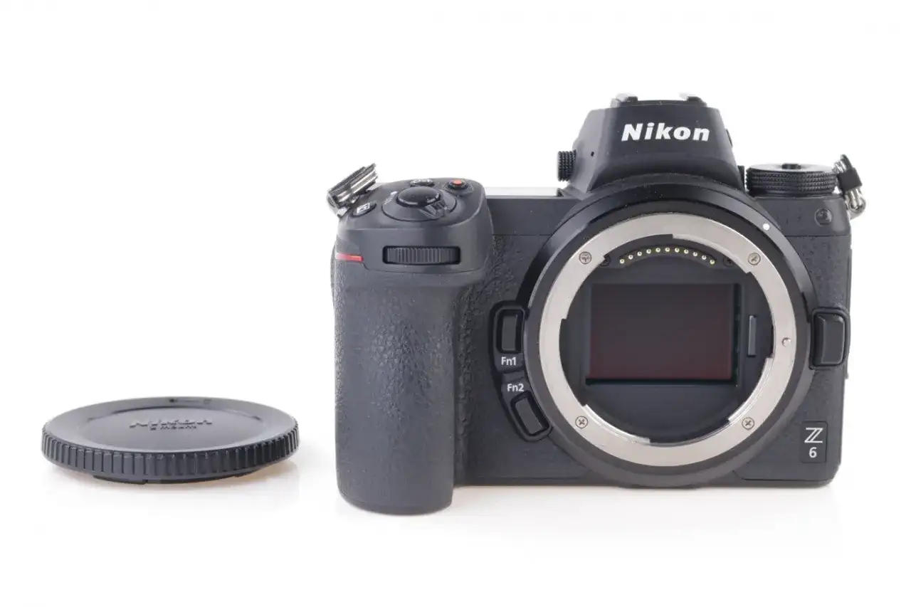 Nikon Z6 – nowoczesny bezlusterkowiec, który wyznacza nowe standardy w porównaniu do tradycyjnej lustrzanki.