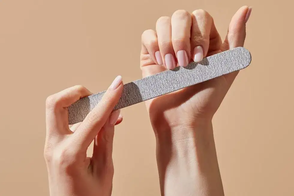 Jak prawidłowo obcinać paznokcie u rąk? Sekrety manikiurzystki