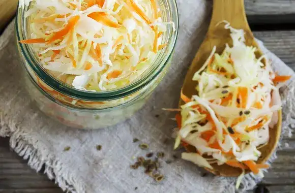 Czy kapusta kiszona tuczy? Odkryj jej wpływ na odchudzanie