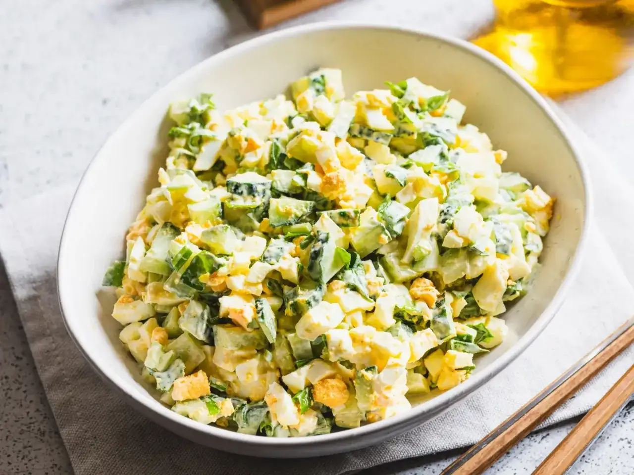 Jak zrobić sałatkę jajeczną - prosty przepis na smaczną przekąskę