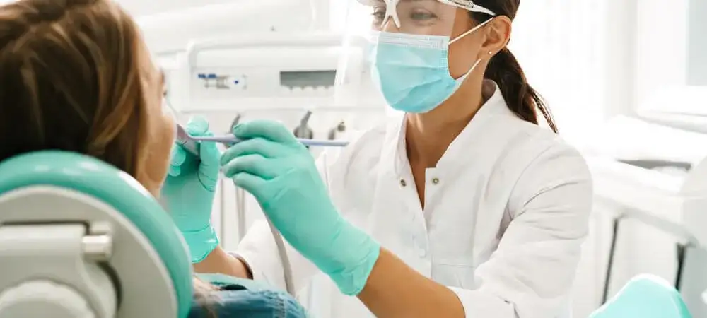 Jak poprawnie używać dentystą czy dentystom w zdaniach?