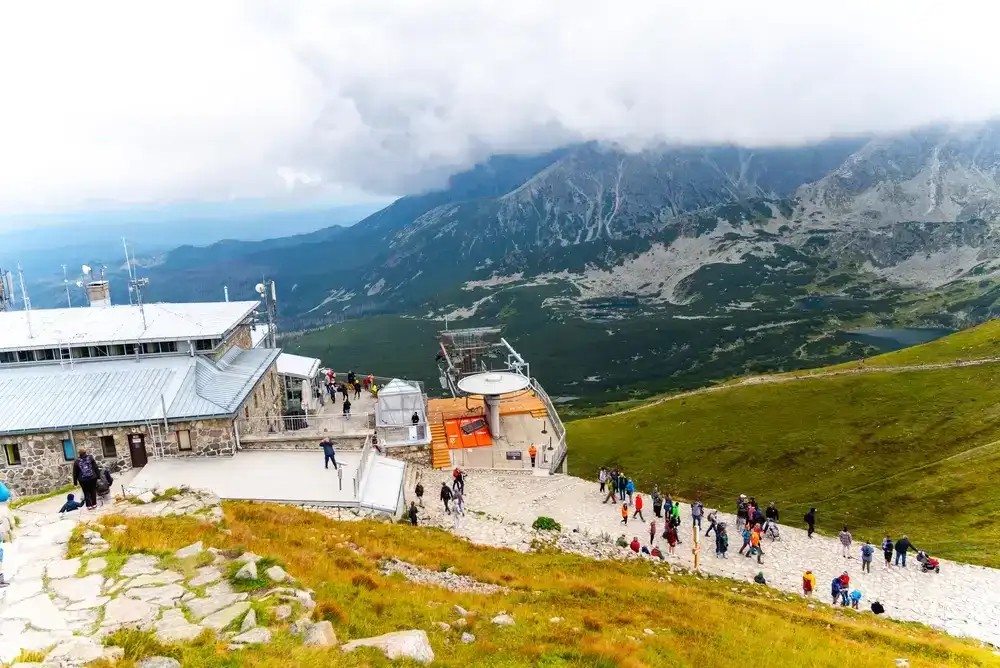 Ile km na Kasprowy Wierch? Wybierz szlak idealny dla siebie!