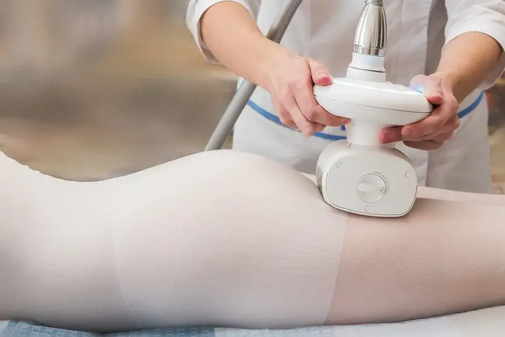 Endermologia: Co to? Efekty, cena, przeciwwskazania i czy warto?