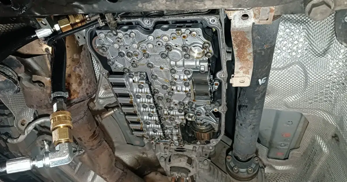 Wymiana oleju w skrzyni biegów: Korzyści, mity i koszty serwisu