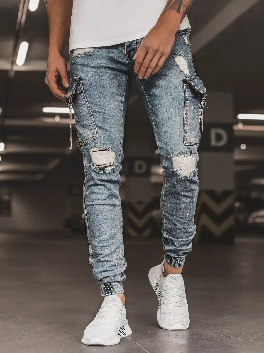 Niebieskie spodnie męskie: 7 stylizacji na każdą okazję