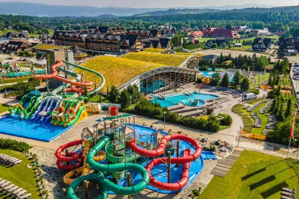 Gdzie dokładnie leży Białka Tatrzańska? Poznaj jej położenie i atrakcje