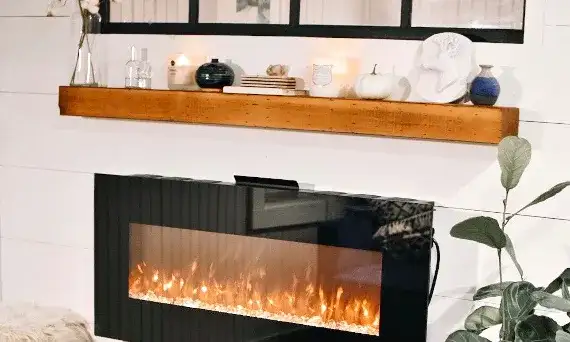 Co postawić na kominku? 10 inspiracji, które odmieniają wnętrze