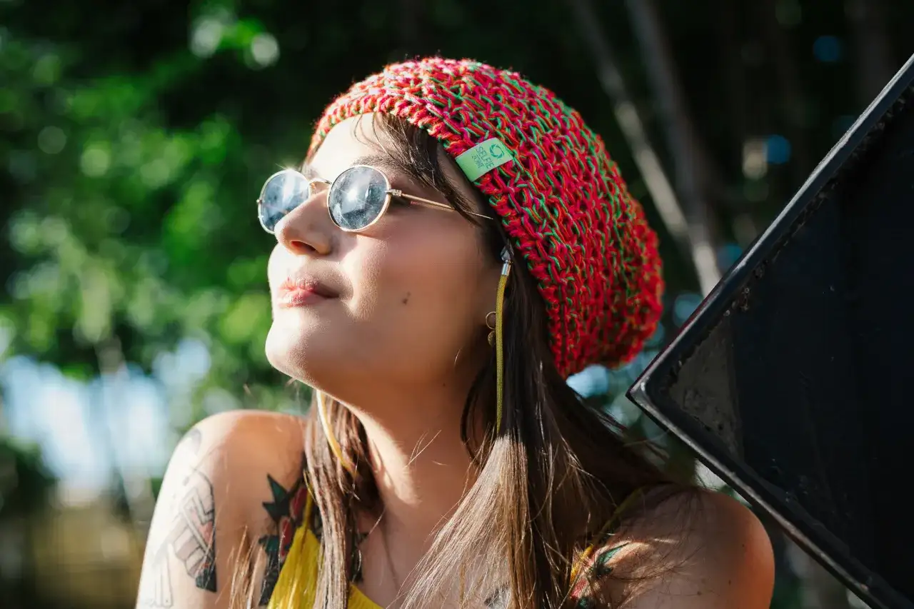 Czy czapka chroni przed udarem? Poznaj skuteczne metody ochrony przed upałem