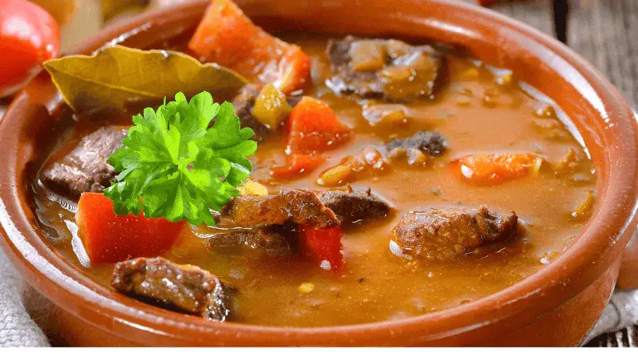 Pyszny strogonow z wieprzowiny i pieczarek, który zawsze się udaje