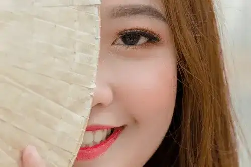 Jak widzi osoba z astygmatyzmem? Zaskakujące wizje i objawy