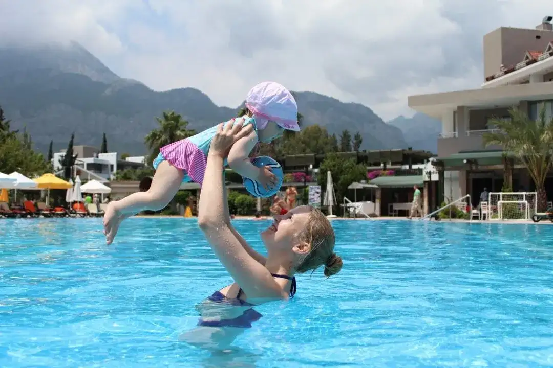 Gdzie na wakacje z rocznym dzieckiem za granicą? Najlepsze kierunki!