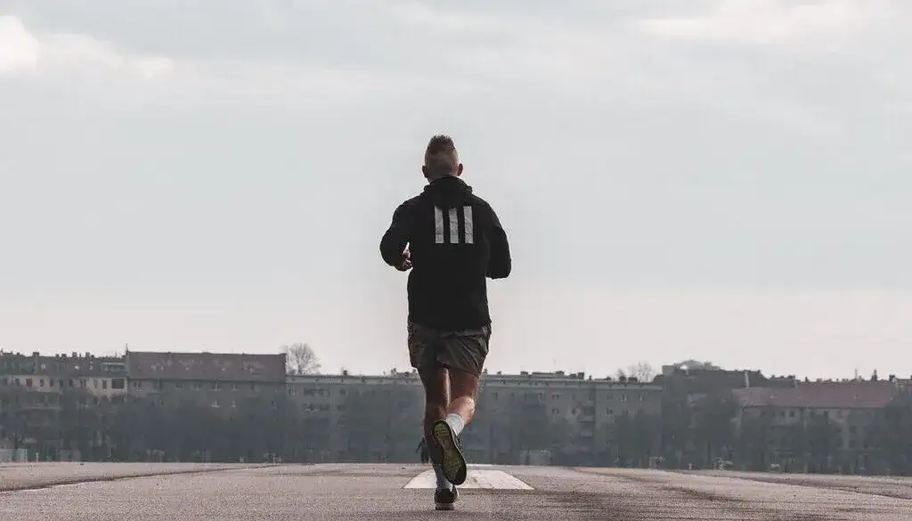 Jak bieganie wpływa na organizm? Odkryj zdrowotne korzyści!