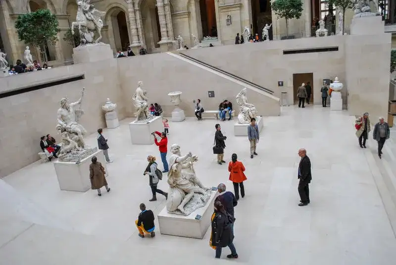 Ile kosztuje bilet do Luwru? Poznaj ceny i zniżki na wstęp