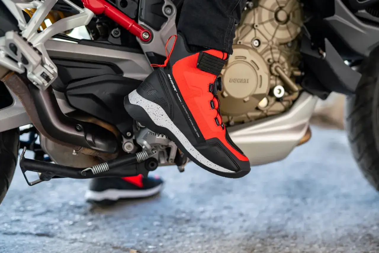 Jakie buty motocyklowe na lato zapewnią komfort i ochronę?