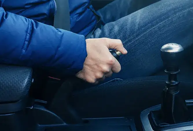 Cómo tensar freno de mano para evitar problemas de seguridad en tu coche