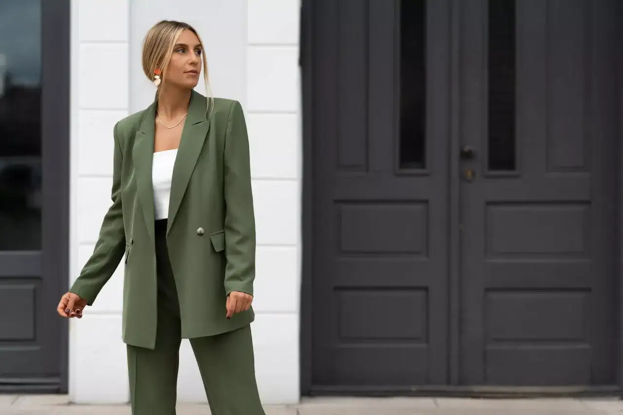 Jak się ubrać na co dzień: praktyczne zasady stylowych stylizacji