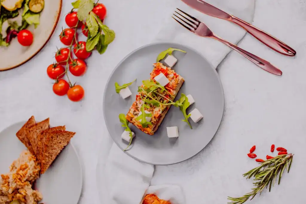 Catering dietetyczny czy warto? Odkryj korzyści i pułapki tej usługi