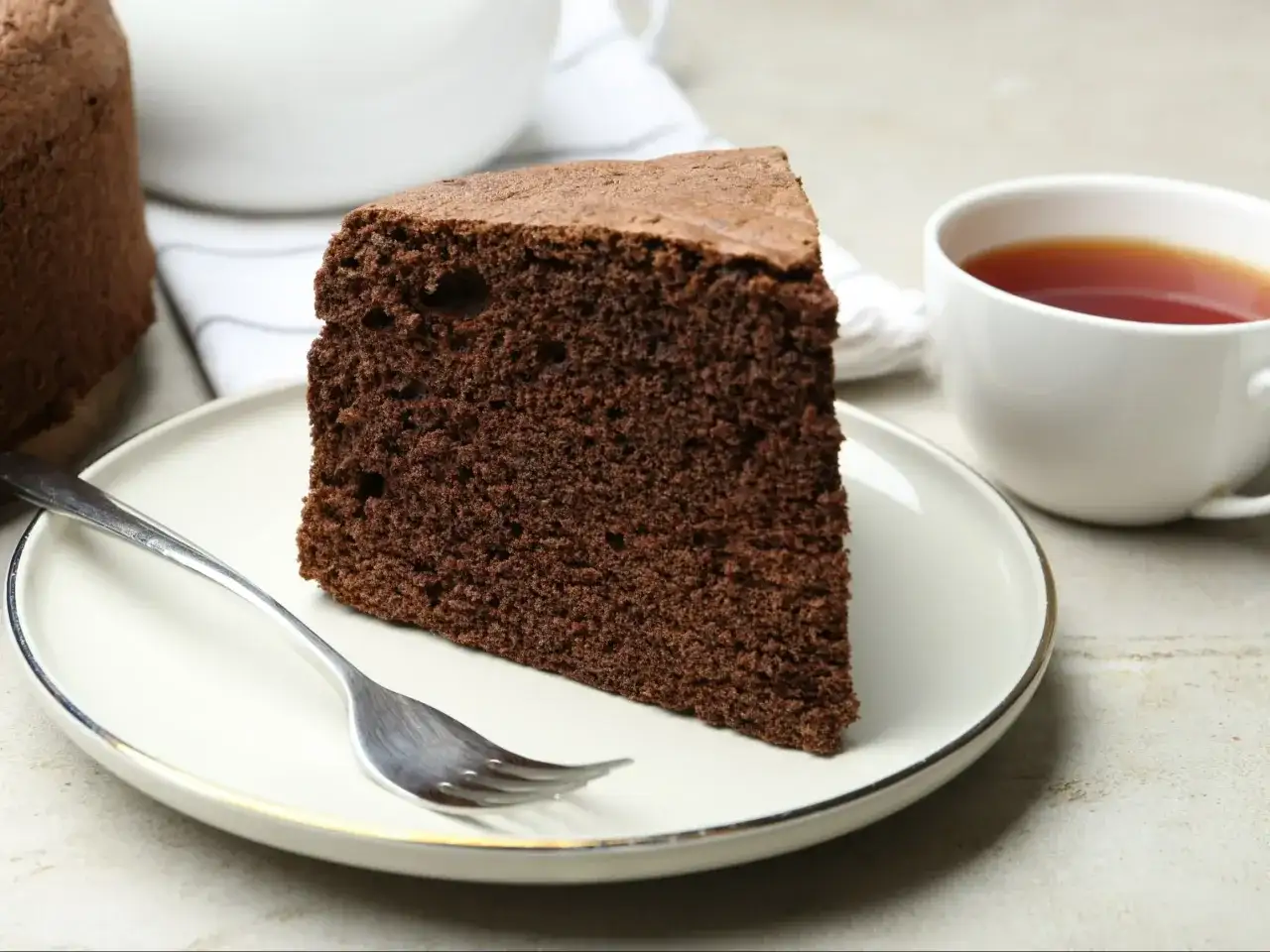 Sekret idealnie wilgotnego biszkoptu czekoladowego: Wybierz poncz!