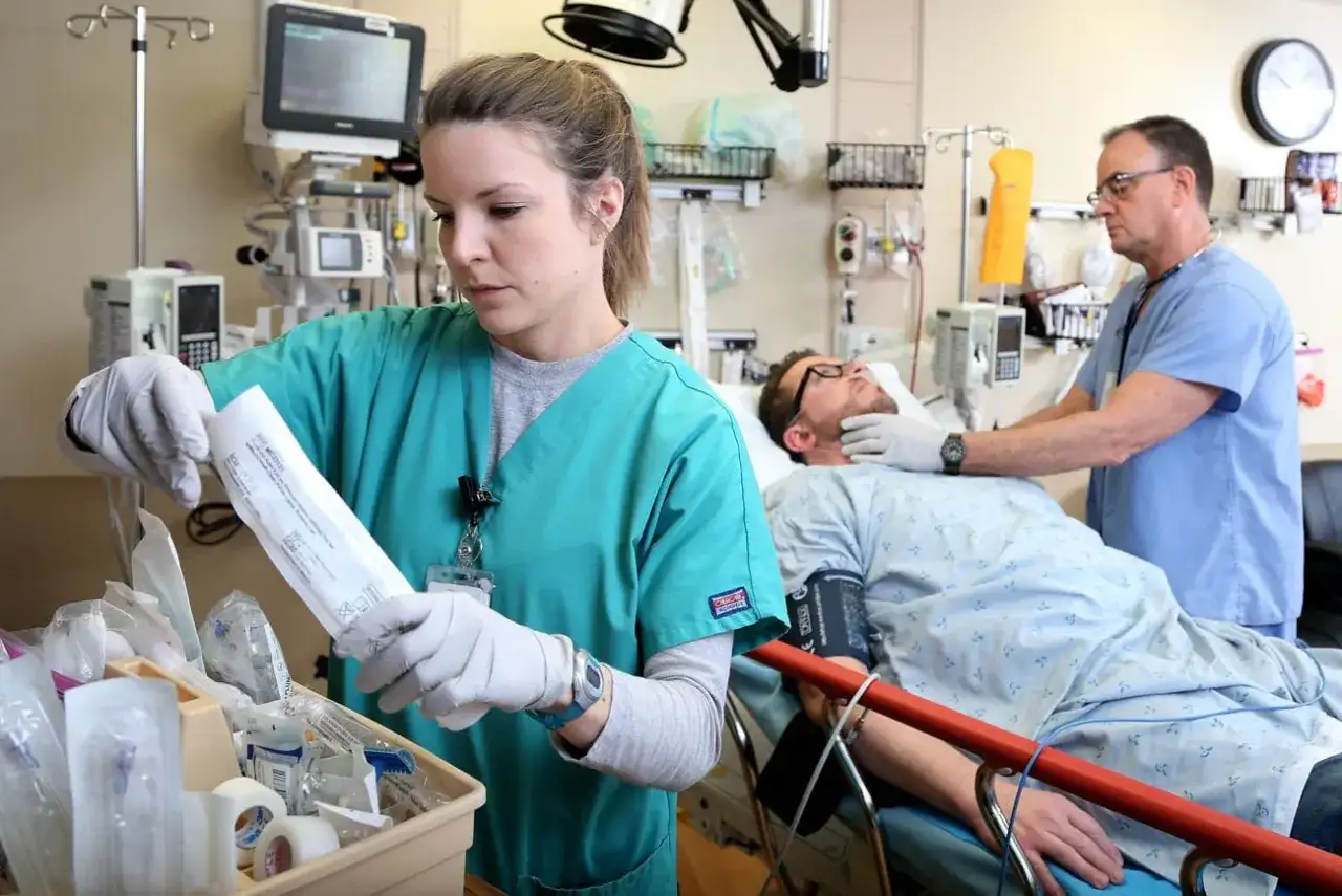 Czy pielęgniarka może podać adrenalinę bez zlecenia w nagłych wypadkach?