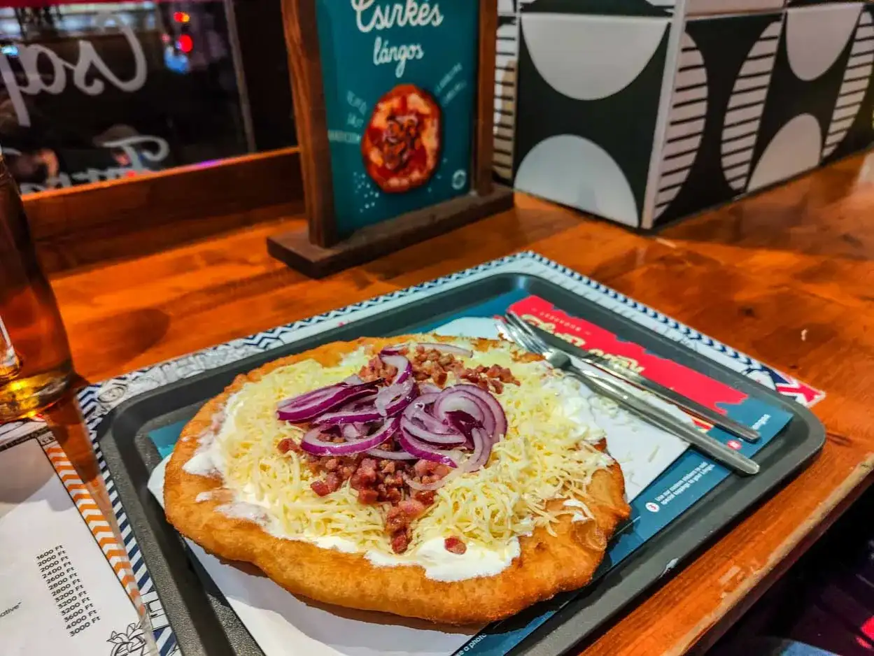 Co zjeść w Budapeszcie: 10 tradycyjnych potraw, które musisz spróbować