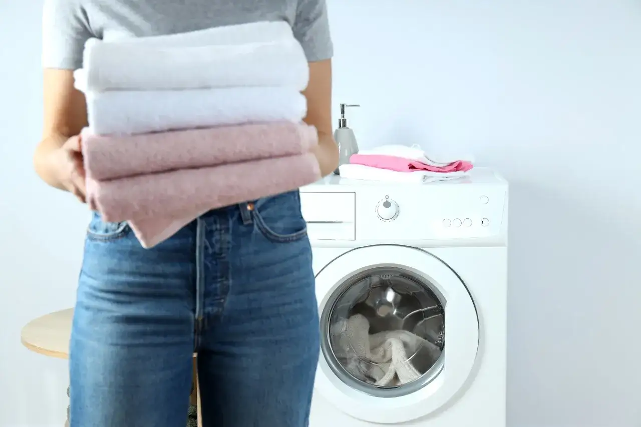 Suszarka kurczy ubrania? Sprawdź, jak tego uniknąć i co zrobić!