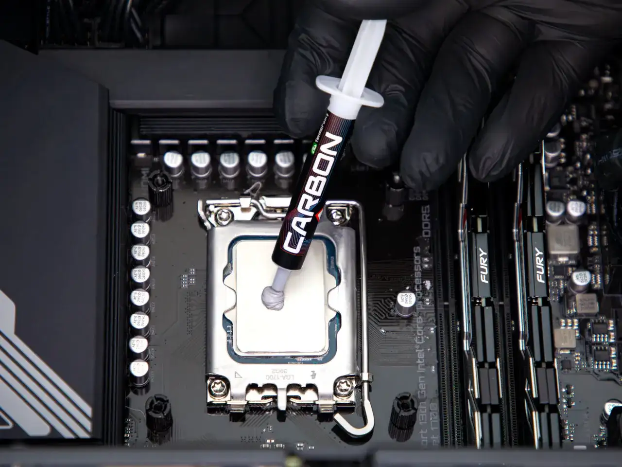 Czy pasta termoprzewodząca przewodzi prąd? Sprawdź bezpieczeństwo!