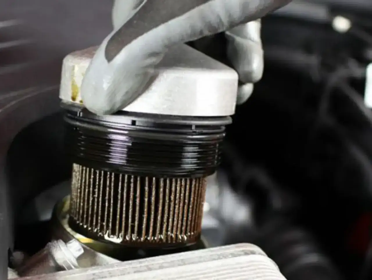 Ile kosztuje wymiana filtra oleju? Sprawdź, by nie przepłacać