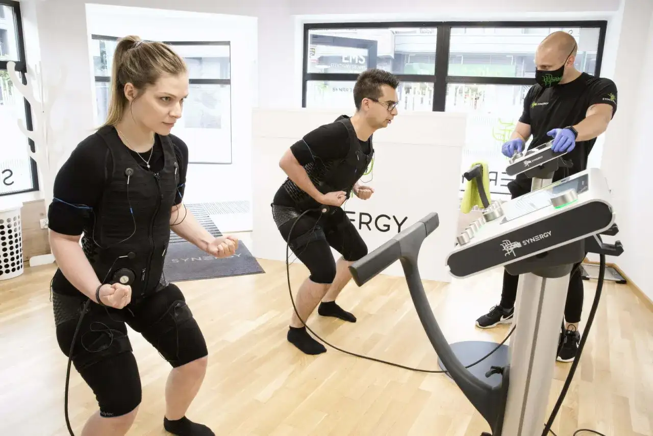 Trening EMS: Czy 20 minut wystarczy na efekty? Przewodnik.