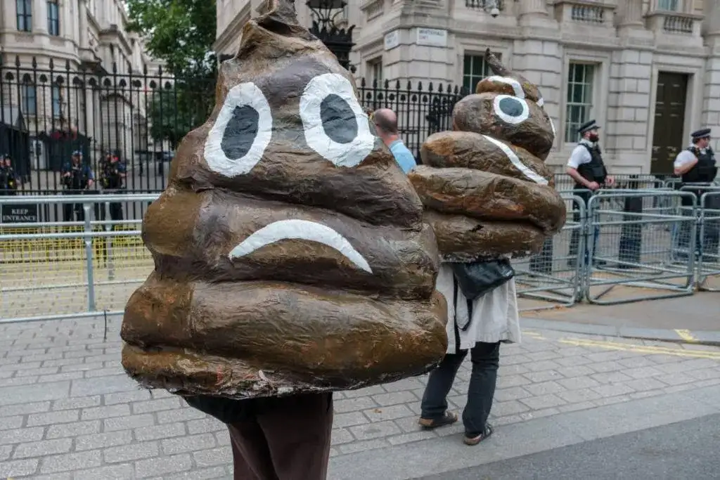 Co oznacza sen o kupie ludzkiej? Zrozum swoje emocje i konflikty